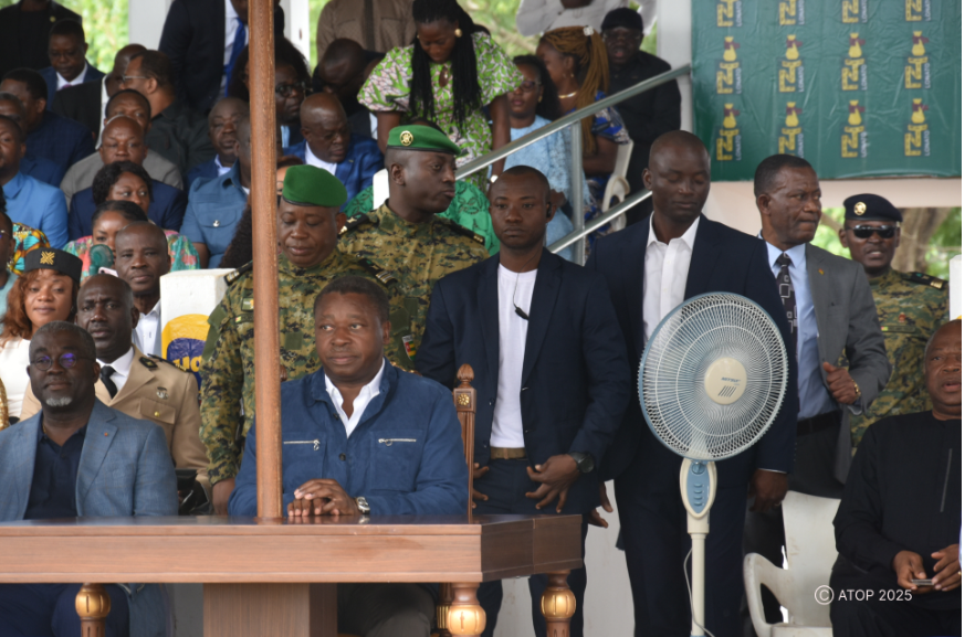Kara, 24 juil. (karaenligne.com) – Le Président du Conseil, Faure Gnassingbé, a rehaussé de sa présence l’éclat de la grande finale des luttes traditionnelles Evala 2025 du canton de Pya, son village natal, ce jeudi 24 juillet, dans une ambiance mêlant ferveur populaire et solennité.